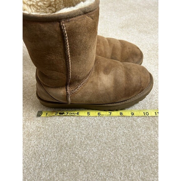 UGG Women's Classic Short Boot Size 9 - Chestnut Suede Exterior Sherpa Lining - Picture 8 of 8
